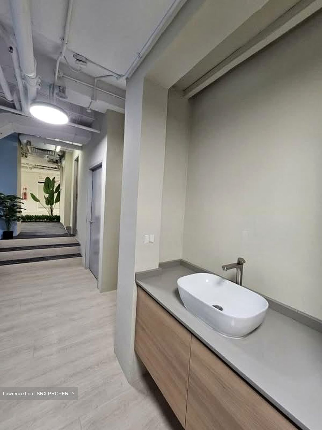 Hsbc Building (D1), Office #558504381